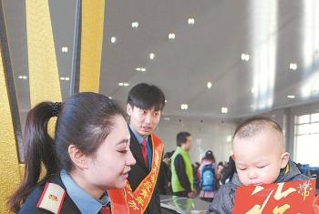 猴年大吉 铁路送万福温暖回家路