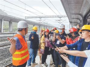 南昌局集团公司：天堑变通途 铁龙正铿锵