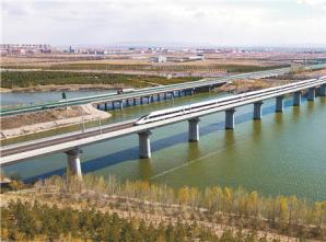 追寻百年初心 纵览铁路巨变