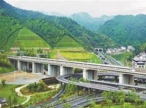 中国日报网：最美铁路再启航 不忘初心砥砺前行